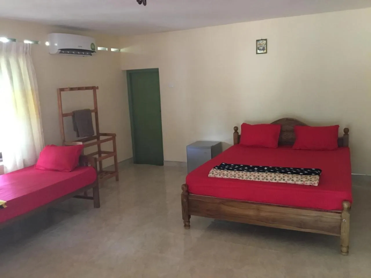 Benjohostel Katunayake Sri Lanka