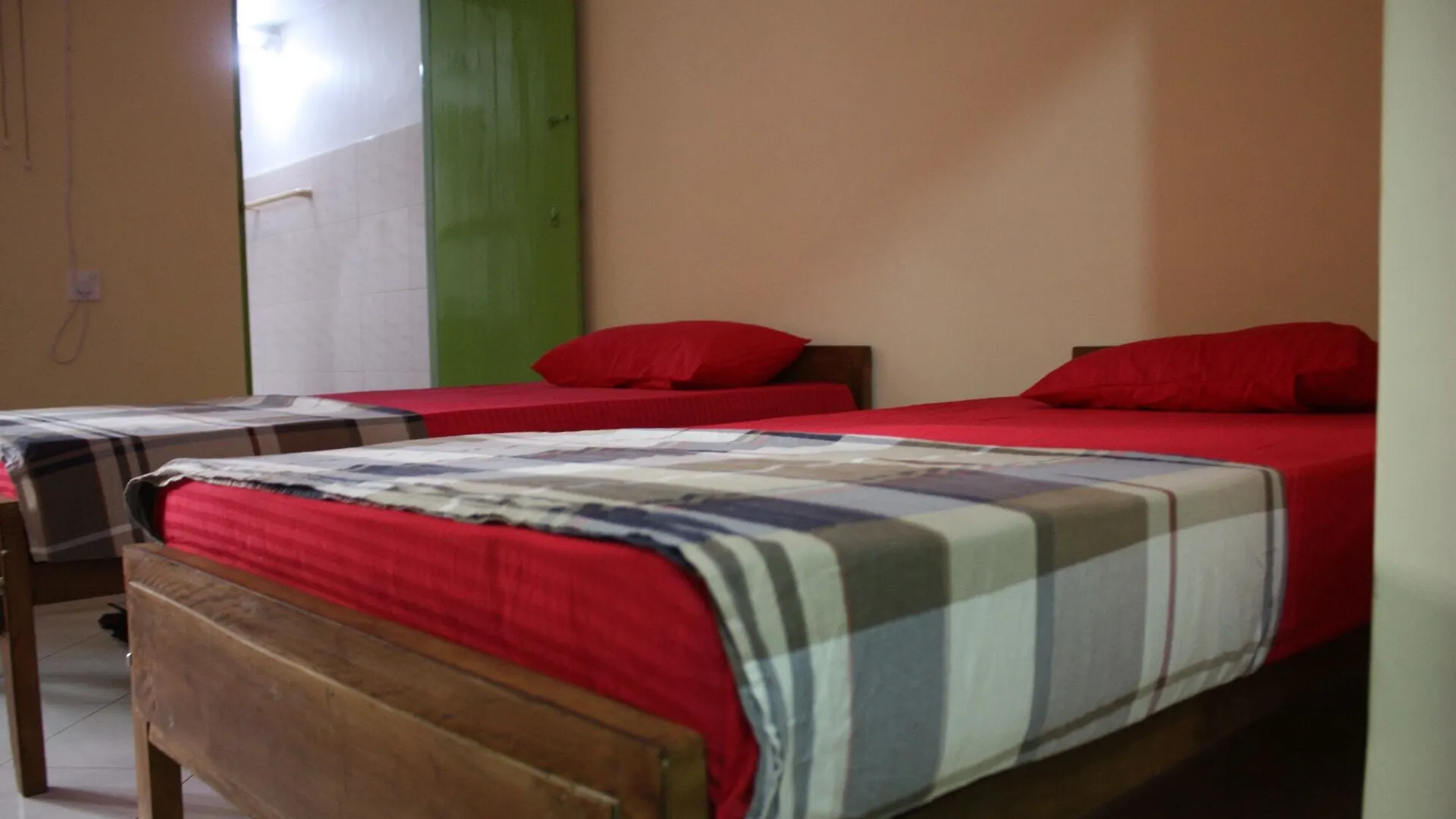Benjohostel Katunayake Hotel