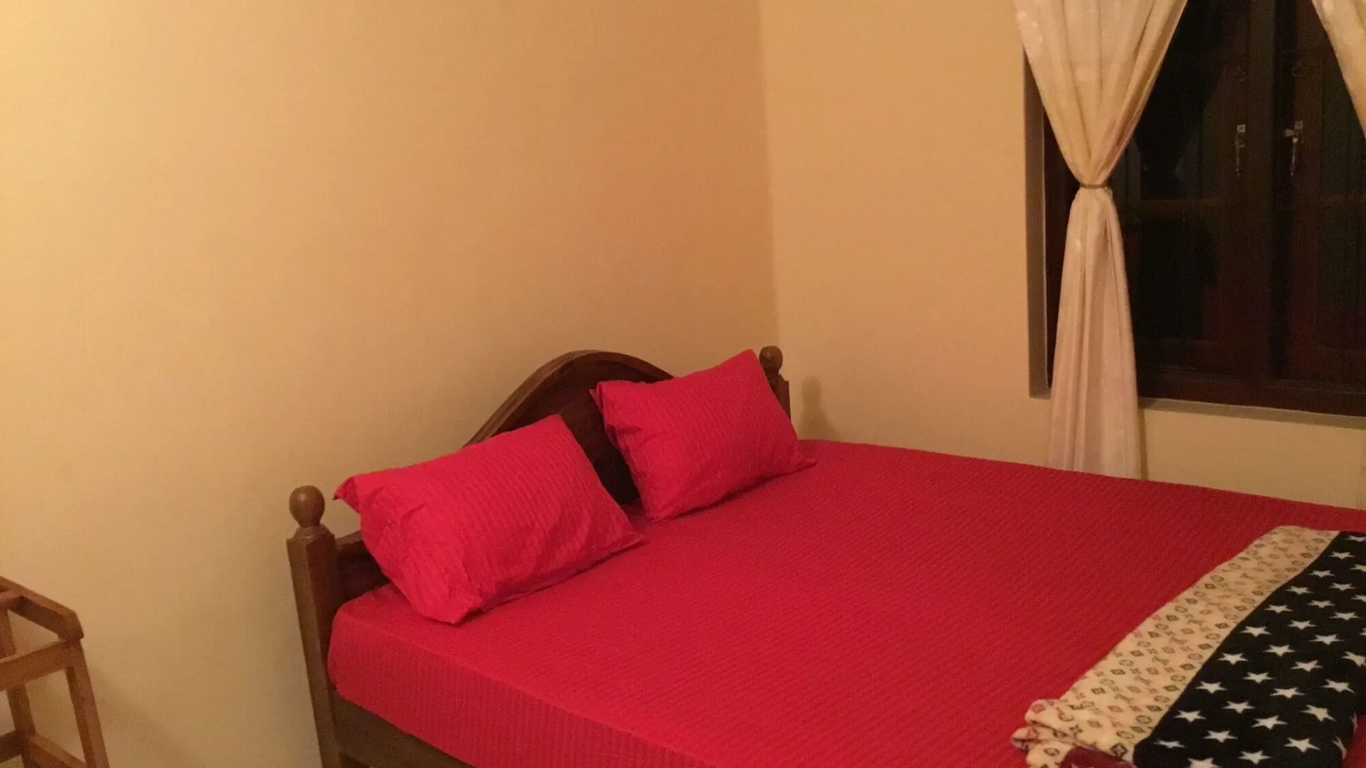 Benjohostel Katunayake 2*,